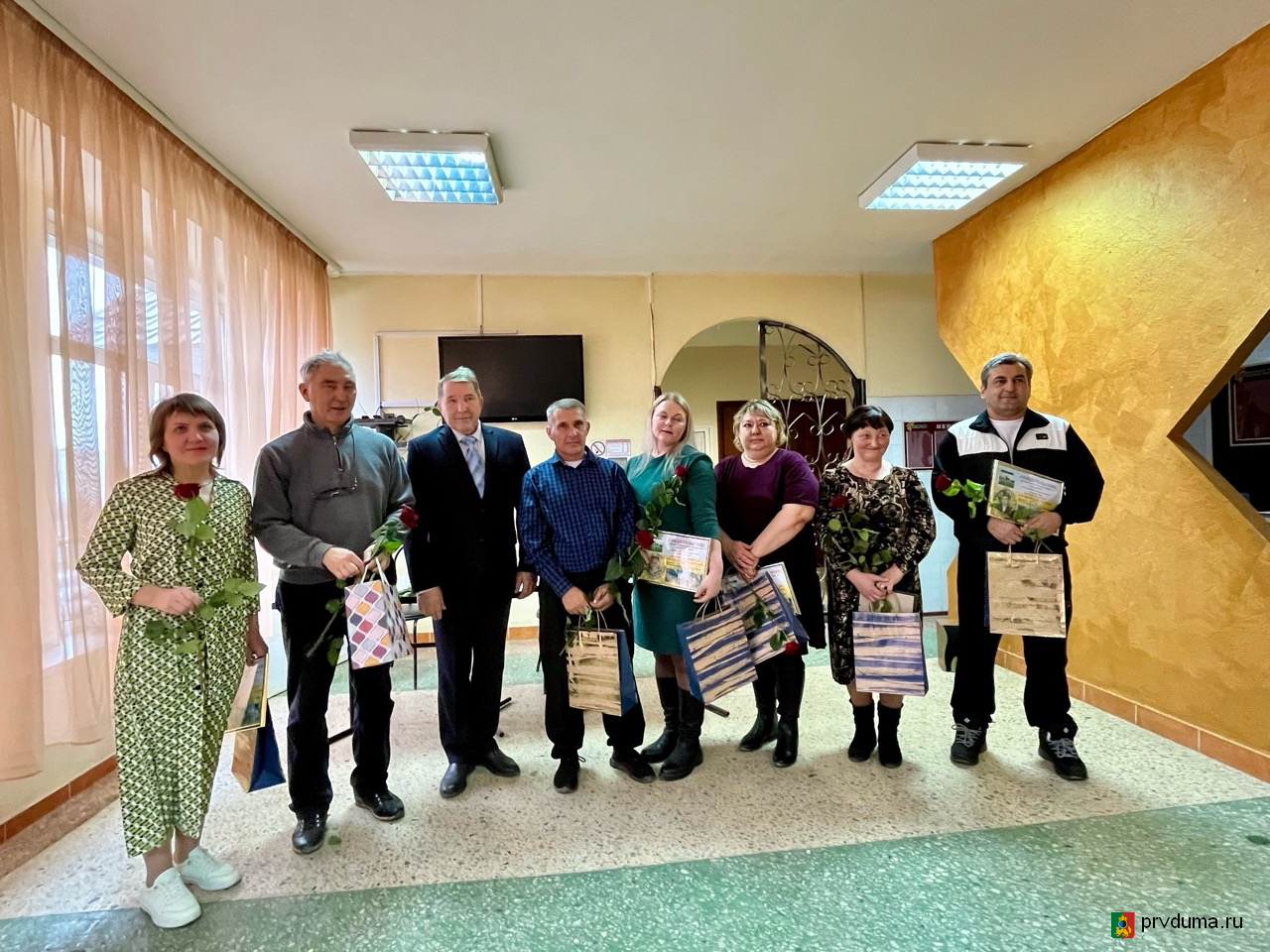 Эдуард Вольхин поздравил работников ООО «Битимский»