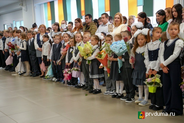 Депутаты Думы поздравили школьников с началом учебного года