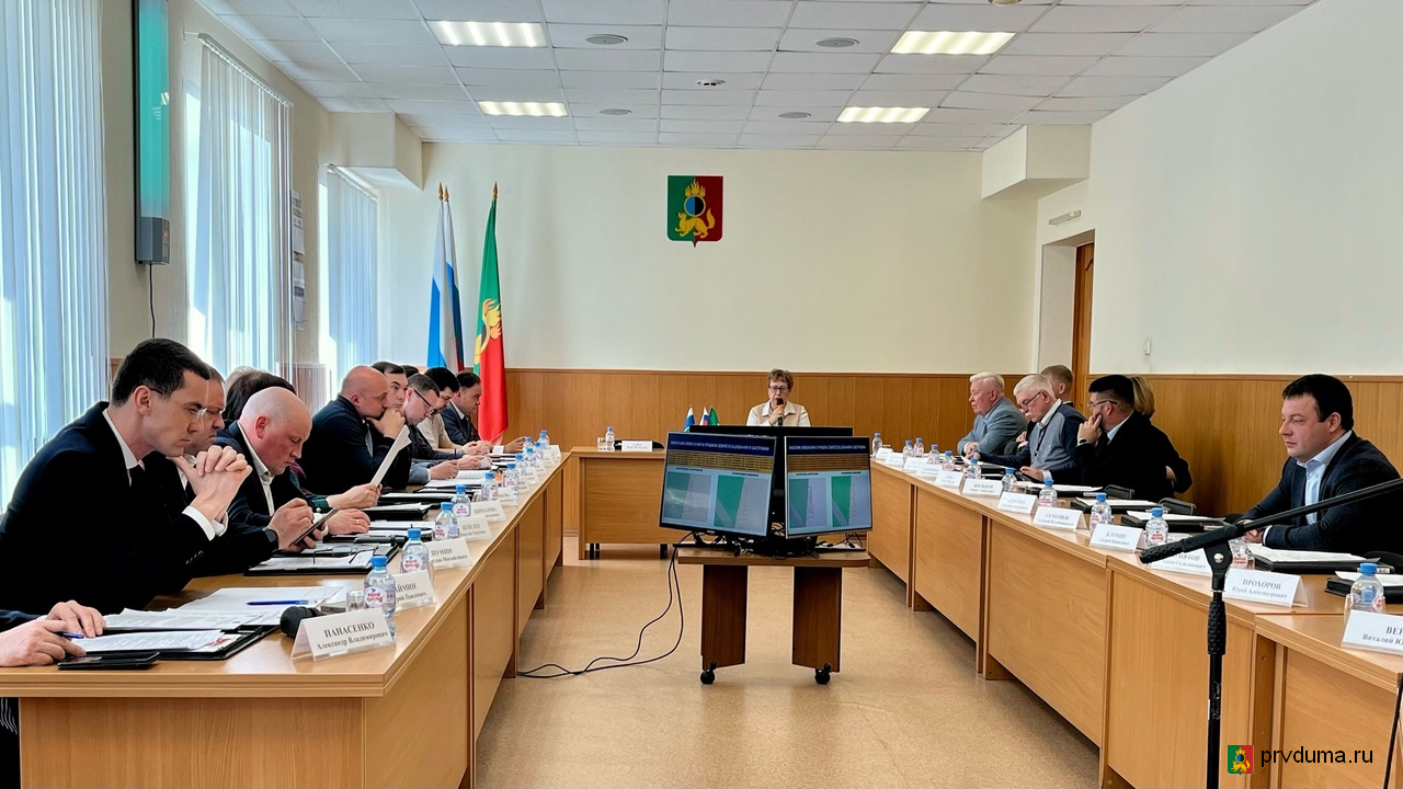 Депутаты заслушали информацию о проведении майских праздников